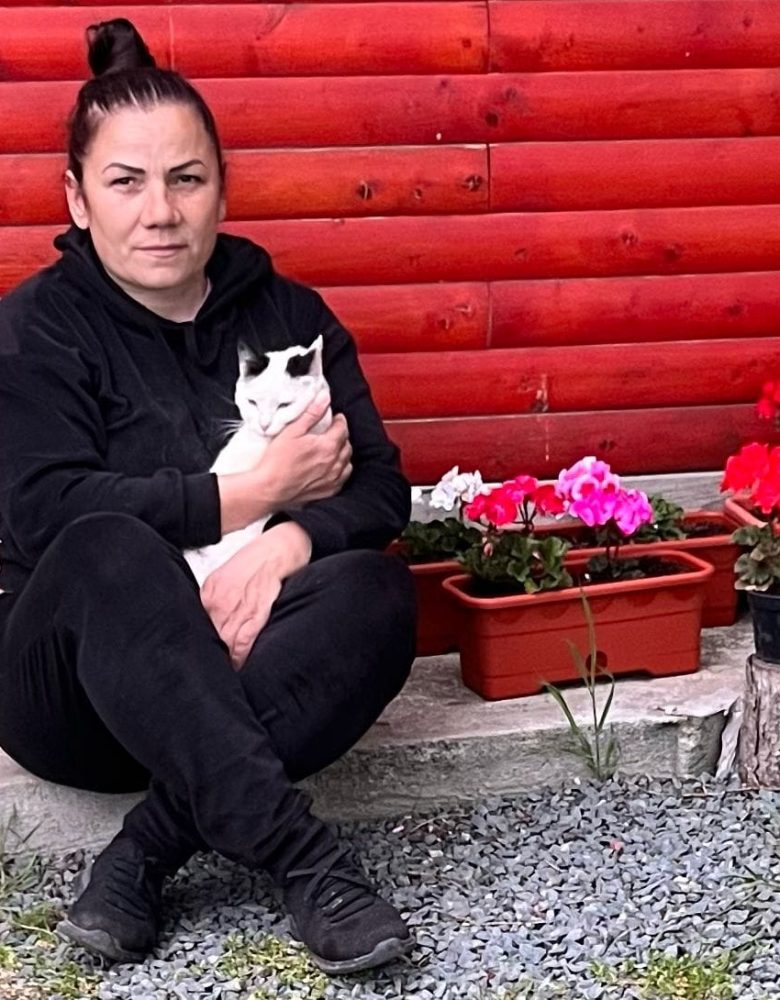 Violeta Sava und Katze